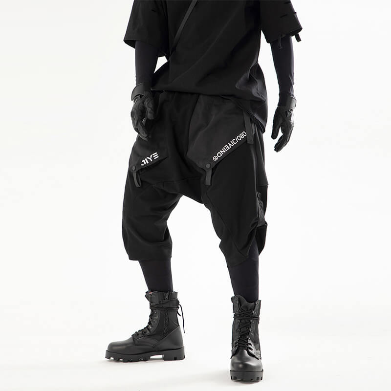 TECHWEAR CARGO PANTS ' Kokuto 'Short Cargo Pants